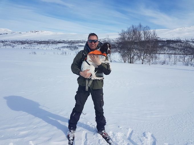Så er C kullet kommet i gang på prøver!  Rokkomborres Leina og Rune Strandskog har forsøkt seg flere ganger allerede i vinter uten å ha lykkes så langt.  På OFK sin Nordlysprøve på Altevann 8.april klinket imidlertid Rokkomborres Cara og Rolf Petter Melseth til med 1 UK..  Kjempeartig!